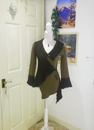 Cardigan femme asymétrique vintage y2k hippie/grunge kaki à pendentif, brand: Vintage Dressing, condizioni: Ottime, taglia: S / IT 40 / EU 36, €16.00, €17.50 include la Protezione acquisti