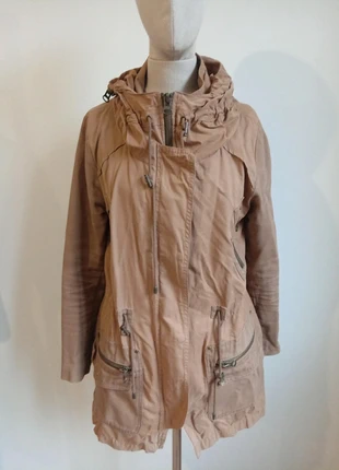 Trenka de Zara en tono tierra de estilo urbano como nueva, marque: Zara, état: Très bon état, taille: M / 38 / 10, 14,00 €, 15,40 € Protection acheteurs incluse