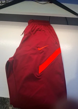 Bas de survêtement de liverpool nike tissu dry fit, marque: Nike, état: Très bon état, taille: M, 11,99 €, 13,29 € Protection acheteurs incluse