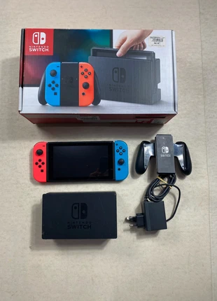 📀 Nintendo Switch V1 – Joy-Con Neon Rouge/Bleu – Avec boîte & dock – Bon état, marque: Nintendo, état: Très bon état, 165,00 €, 173,95 € Protection acheteurs incluse