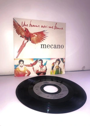 Une femme avec une femme mecano disque vinyles 45tr, état: Très bon état, 4,00 €, 4,90 € Protection acheteurs incluse
