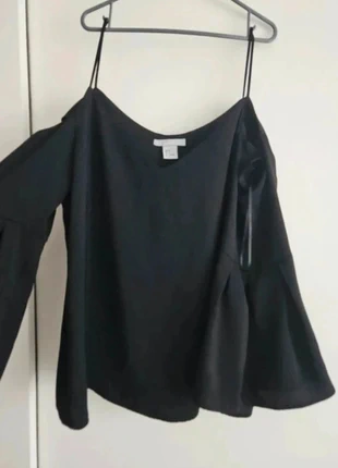 H&M zwarte top met cold shoulders maat M, merk: H&M, staat: Heel goed, maat: M / 38 / 10, € 3,50, € 4,38 inclusief Kopersbescherming