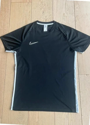 t-shirt nike de sport noir, marca: Nike, estado: Muito bom, tamanho: M, €8.00, €9.10 inclui Proteção do Comprador