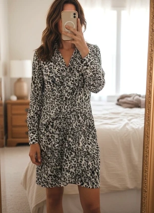 Robe portefeuille motifs bleu et blanche Stradivarius, merk: Stradivarius, staat: Nieuw zonder prijskaartje, maat: L / 40 / 12, € 8,00, € 9,10 inclusief Kopersbescherming