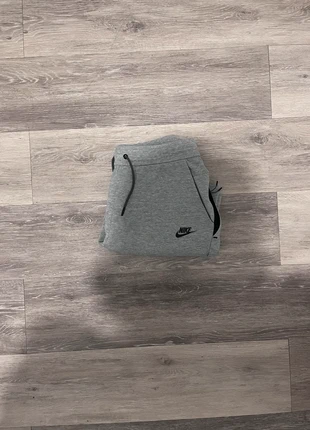 Nike tech fleec-taille S-parfaite état, brand: Nike, condizioni: Nuovo con cartellino, taglia: S, €25.00, €26.95 include la Protezione acquisti