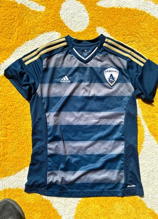 maillot de foot ball arsenal adidas enfant, marque: adidas, état: Bon état, taille: 13 ans / 158 cm, 15,00 €, 16,45 € Protection acheteurs (Pro) incluse
