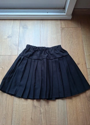 Jupe plissée noire, merk: Urban Coco, staat: Nieuw zonder prijskaartje, maat: S / 36 / 8, € 5,00, € 5,95 inclusief Kopersbescherming