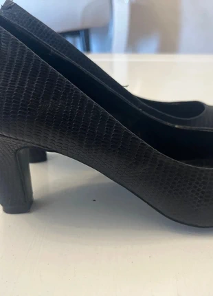 👠 Escarpins femme Elle Taille 38 Dessus et Semelle Intérieure en Cuire, marque: ELLE, état: Très bon état, taille: 38, 7,00 €, 8,05 € Protection acheteurs incluse