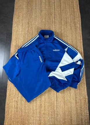 Ensemble de Survêtement Veste + Pants Bleu et Blanc Adidas Vintage 90s Taille M, merk: adidas, staat: Heel goed, maat: M, € 70,00, € 74,20 inclusief Kopersbescherming Pro