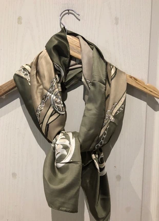 Foulard, staat: Nieuw zonder prijskaartje, € 1,00, € 1,75 inclusief Kopersbescherming