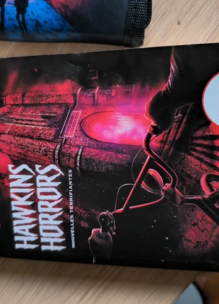 Livre Stranger things Hawkins horrors, état: Neuf avec étiquette, 5,00 €, 5,95 € Protection acheteurs incluse