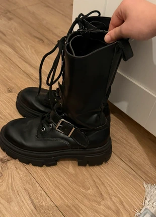 Medium laarzen, merk: Bershka, staat: Heel goed, maat: 37, € 10,00, € 11,20 inclusief Kopersbescherming