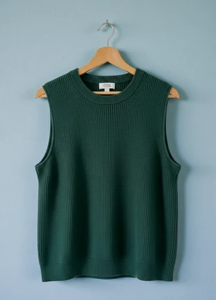 COS – Premium & Elegant Dark Green Waistcoat with Round Neck – M 🌟💎, merk: COS, staat: Heel goed, maat: M / 38 / 10, € 49,90, € 53,10 inclusief Kopersbescherming