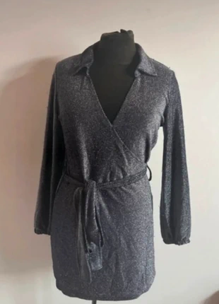 Robe à paillettes argenté taille M de chez Jennyfer en très bon état, marque: Jennyfer, état: Très bon état, taille: M / 38 / 10, 5,00 €, 5,95 € Protection acheteurs incluse