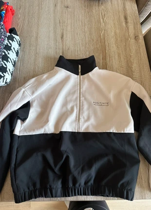 Zwart-witte “Positivité” trui – New Yorker – maat M, merk: New Yorker, staat: Heel goed, maat: M / 38 / 10, € 2,50, € 3,33 inclusief Kopersbescherming