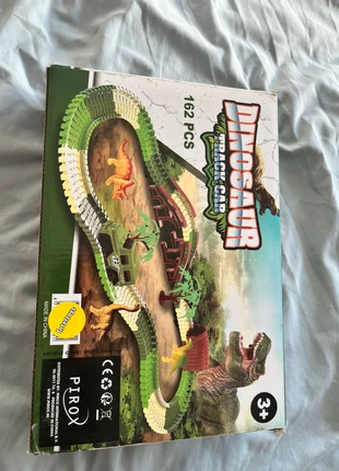 Dinosaur track car, merk: Dinosaur, staat: Goed, maat: 3 jaar / 98 cm, € 2,50, € 3,33 inclusief Kopersbescherming