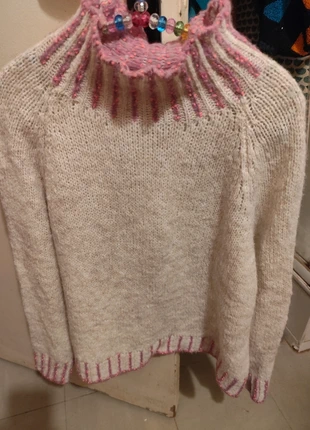 Vends pull blanc avec des touches de rose et lilas, brand: Made In Italy, condition: Very good, size: One size, €12.00, €13.30 includes Buyer Protection