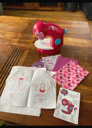 Machine à coudre « Sew Cool » à piles enfant, brand: spin master, condizioni: Ottime, taglia: Taglia unica, €5.00, €5.95 include la Protezione acquisti
