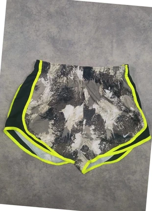 Short de sport femme Nike style camouflage gris et noir taille S en polyester sans poches, marke: Nike, zustand: Sehr gut, größe: S / 36 / 8, 9,90 €, 11,10 € inklusive Vinted-Käuferschutz