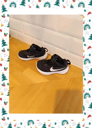 Baskets Nike enfant noires taille 22, marque: Nike, état: Très bon état, taille: 22, 5,00 €, 5,95 € Protection acheteurs incluse