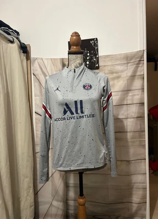 Pull Jordan paris Saint-Germain, marque: Jordan, état: Très bon état, taille: 14 ans / 164 cm, 10,00 €, 11,20 € Protection acheteurs incluse