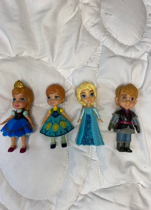 💙 Lot de 4 mini figurines La Reine des Neiges – Elsa, Anna & Kristoff réunis ! 💙, marque: Disney, état: Très bon état, taille: 4 ans / 104 cm, 8,00 €, 9,10 € Protection acheteurs incluse