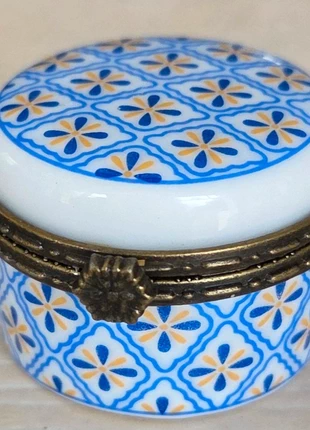 Pilulier, boite porcelaine - Joli décor - Collection, brand: Collection, condition: Very good, €5.00, €5.95 includes Buyer Protection