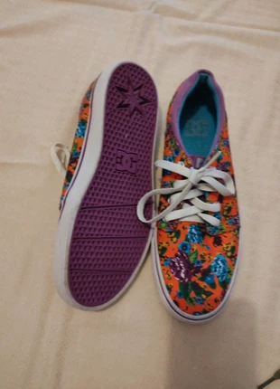 Basket converse très bon état Taille 37, merk: DC, staat: Heel goed, maat: 37, € 5,00, € 5,95 inclusief Kopersbescherming