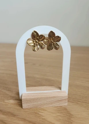 Boucles d'oreilles acier inoxydable dorées avec fleur à 5 pétales, marque: Le Marché, état: Neuf sans étiquette, 6,50 €, 7,53 € Protection acheteurs (Pro) incluse