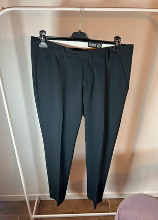 Pantalone nero elegante, merk: Nero, staat: Nieuw met prijskaartje, maat: W38 | FR 48, € 12,00, € 13,30 inclusief Kopersbescherming Pro