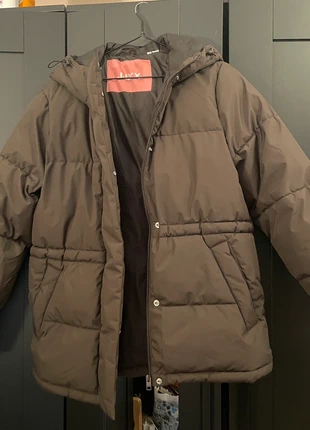 Nieuwe donkerbruine pufferjas van Asos, marque: ASOS, état: Neuf sans étiquette, taille: S / 36 / 8, 41,00 €, 43,75 € Protection acheteurs incluse