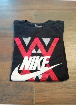T-Shirt Nike noir taille M, marque: Nike, état: Très bon état, taille: M, 9,90 €, 11,10 € Protection acheteurs incluse