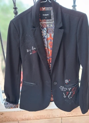 Veste noire desigual, marque: Desigual, état: Très bon état, taille: M / 38 / 10, 15,00 €, 16,45 € Protection acheteurs incluse
