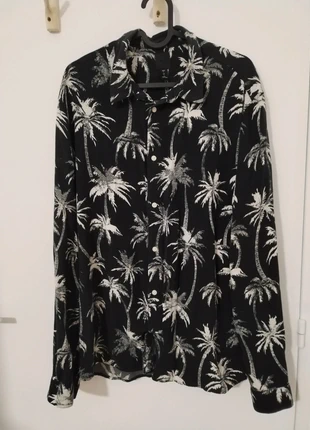 Chemise H&M noir, merk: H&M, staat: Heel goed, maat: M, € 2,00, € 2,80 inclusief Kopersbescherming