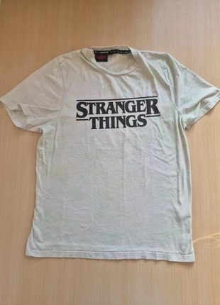 T-shirt Stranger Things x Netflix à imprimé - Taille M, brand: Primark, condition: Very good, size: M, €3.90, €4.80 includes Buyer Protection