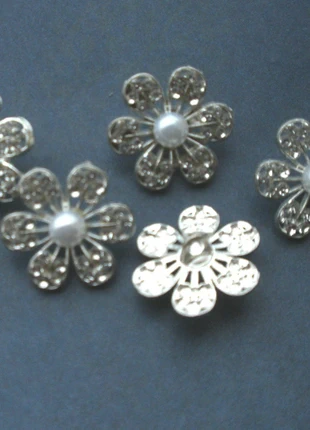 lot de 5 tres jolis boutons metal fleurs avec strass couture ou loisirs creatifs, marque: Strass, état: Comme neuf, 7,00 €, 8,05 € Protection acheteurs incluse