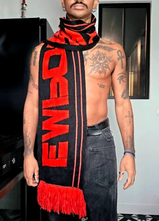 Écharpe Asos oversize “Empowerment” orange et noire à franges – streetwear unisexe, marque: ASOS, état: Très bon état, 25,00 €, 26,95 € Protection acheteurs incluse