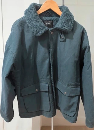 Abrigo Pull&Bear talla 40, marca: Pull & Bear, estado: Muito bom, tamanho: L, €8.00, €9.10 inclui Proteção do Comprador
