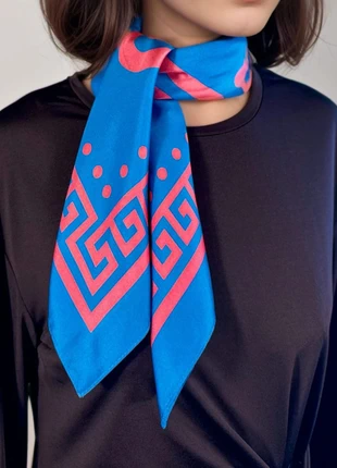 Carré de soie 66 cm – Kab’an, la Terre | Collection Maya Pop | AKÅSA Biarritz, marque: AKASABiarritz, état: Neuf sans étiquette, 59,90 €, 63,60 € Protection acheteurs (Pro) incluse