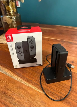 Station de recharge Joy-Con – Nintendo Switch, marke: Nintendo, zustand: Neu, 15,00 €, 16,45 € inklusive Vinted-Käuferschutz