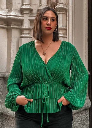 Blusa plisada verde de Zara, marque: Zara, état: Très bon état, taille: L / 40 / 12, 15,00 €, 16,45 € Protection acheteurs incluse