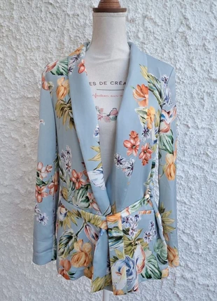 Veste blazer fleurie Zara Basic- Taille M💜, marke: Zara Basic, zustand: Sehr gut, größe: M / 38 / 10, 23,95 €, 25,85 € beinhaltet Vinted-Käuferschutz Pro