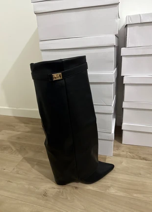 Bottes hautes noires tendance hiver 2025 2026 Noël réveillon T39, marque: boutique parisinne, état: Très bon état, taille: 39, 38,00 €, 40,60 € Protection acheteurs incluse