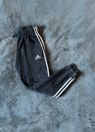 Jogging adidas noir taille S, merk: adidas, staat: Heel goed, maat: S, € 10,00, € 11,20 inclusief Kopersbescherming