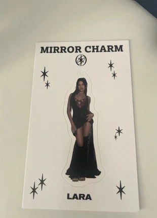 Lara mirror charm <3, marke: Katseye, zustand: Neu, mit Etikett, 10,00 €, 11,20 € inklusive Vinted-Käuferschutz
