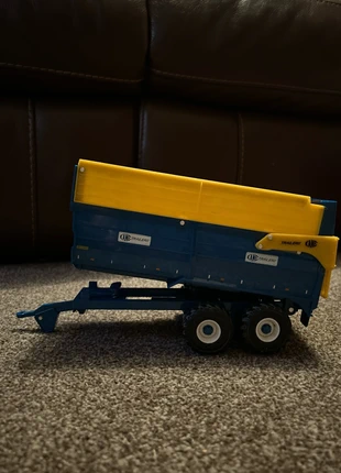 Kane 16 Tonne Silage tipping trailer, brand: Britains, condition: Very good, size: One size, £20.00, £21.90 includes Buyer Protection