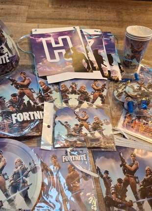 Verjaardagspakket Fortnite 59 delig, merk: Fortnite, staat: Nieuw met prijskaartje, € 15,00, € 16,45 inclusief Kopersbescherming