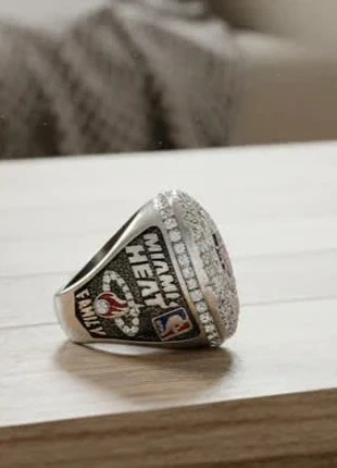 Bague chevalière Miami Heat 2006 – Dwyane Wade #3 – NBA Champions style, argent & strass, marque: bague, état: Neuf avec étiquette, taille: Ajustable, 28,97 €, 31,12 € Protection acheteurs (Pro) incluse