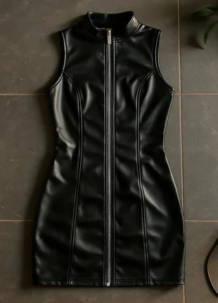 Robe Noire Simili Cuir Zippée – Sexy / Y2K / Grunge Chic / Soirée, brand: Maison Dareléa, condizioni: Ottime, taglia: M / IT 42 / EU 38, €44.90, €47.85 include la Protezione acquisti Pro