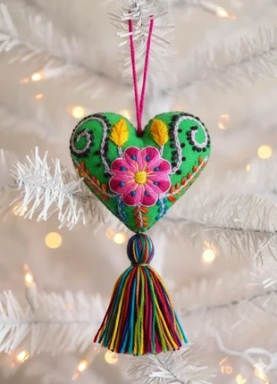 🪡 Hand-Embroidered Peruvian Wool Heart Pendant | Unique Andean Home Decor, marque: Fran & Fran, état: Neuf sans étiquette, 38,00 €, 40,60 € Protection acheteurs incluse